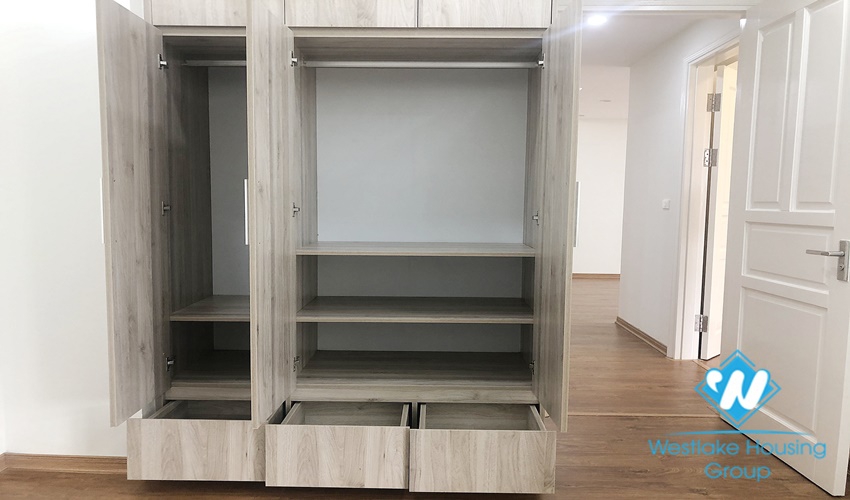 Three-bedroom, two-bathroom apartment not fully furnished, nice new house for rent